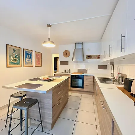 Apartment T3 Climatise Avec Jardin Et Parking A *